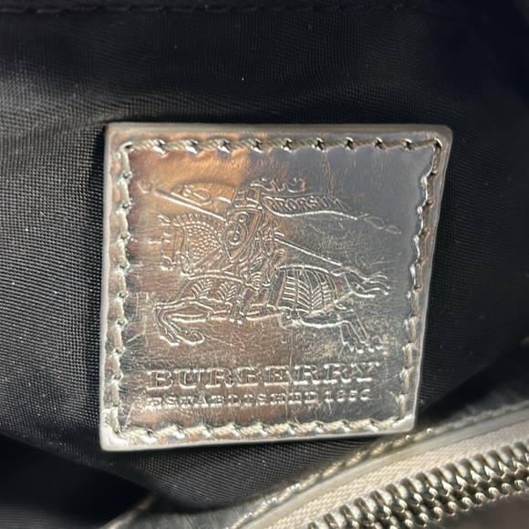 Burberry silver leather and checkered canvas shoulder handbag - Picture 13 of 16